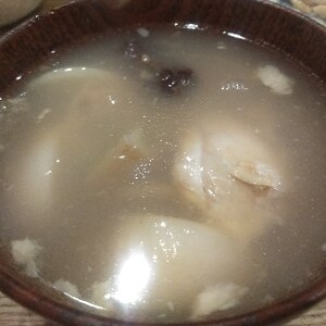 鶏のぶつ切りのサムゲタン風スープ
